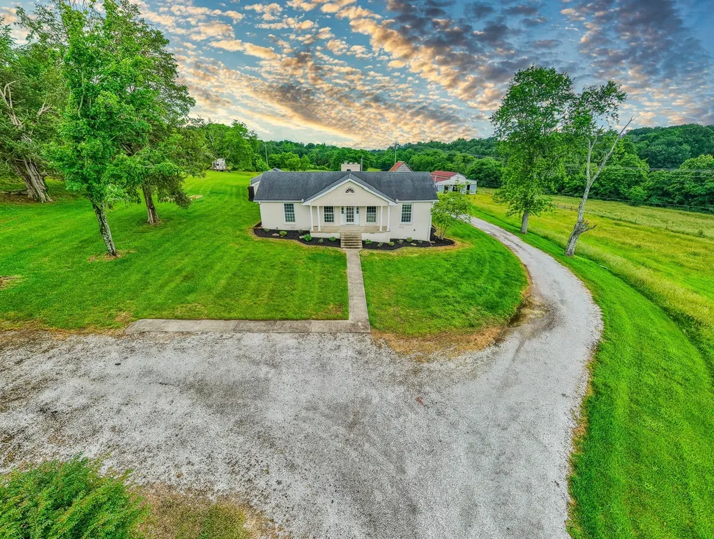 4861 Bethesda Road Thompsons Station TN 37179