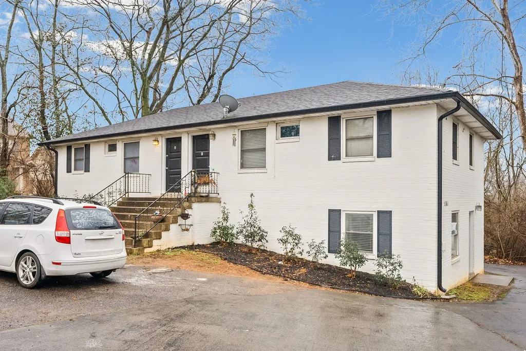 1860 Memorial Drive Clarksville TN 37043