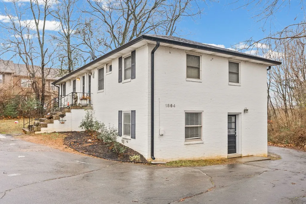 1860 Memorial Drive Clarksville TN 37043