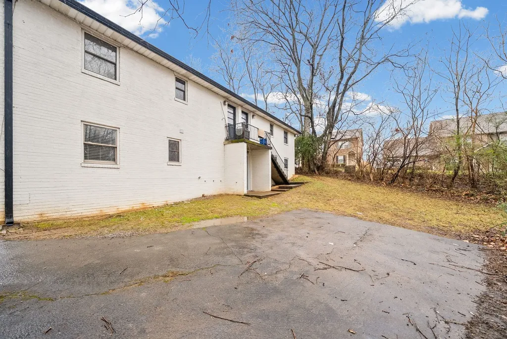1860 Memorial Drive Clarksville TN 37043