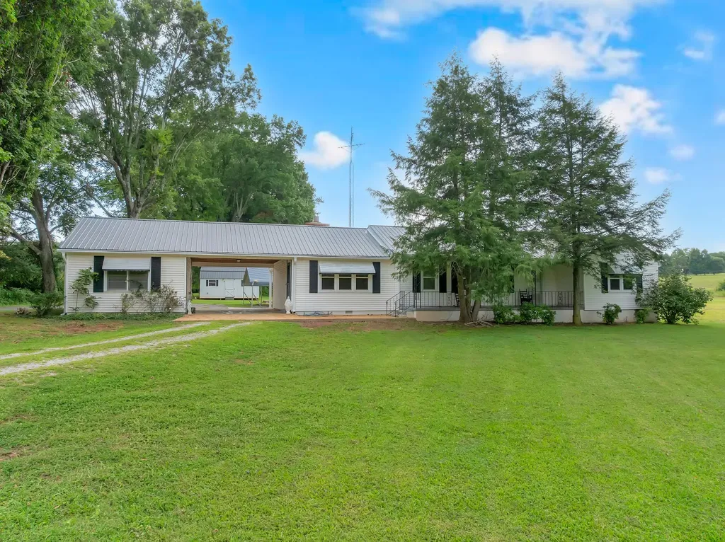 4237 Old Alto Highway Decherd TN 37324
