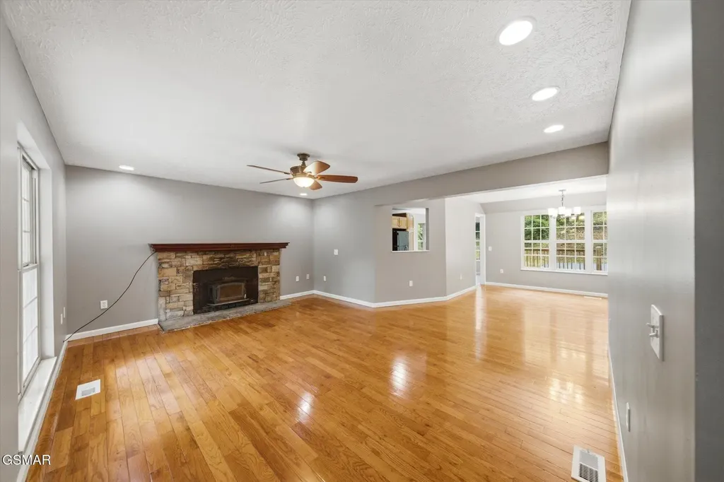 1134 Deer Trail Way Seymour TN 37865