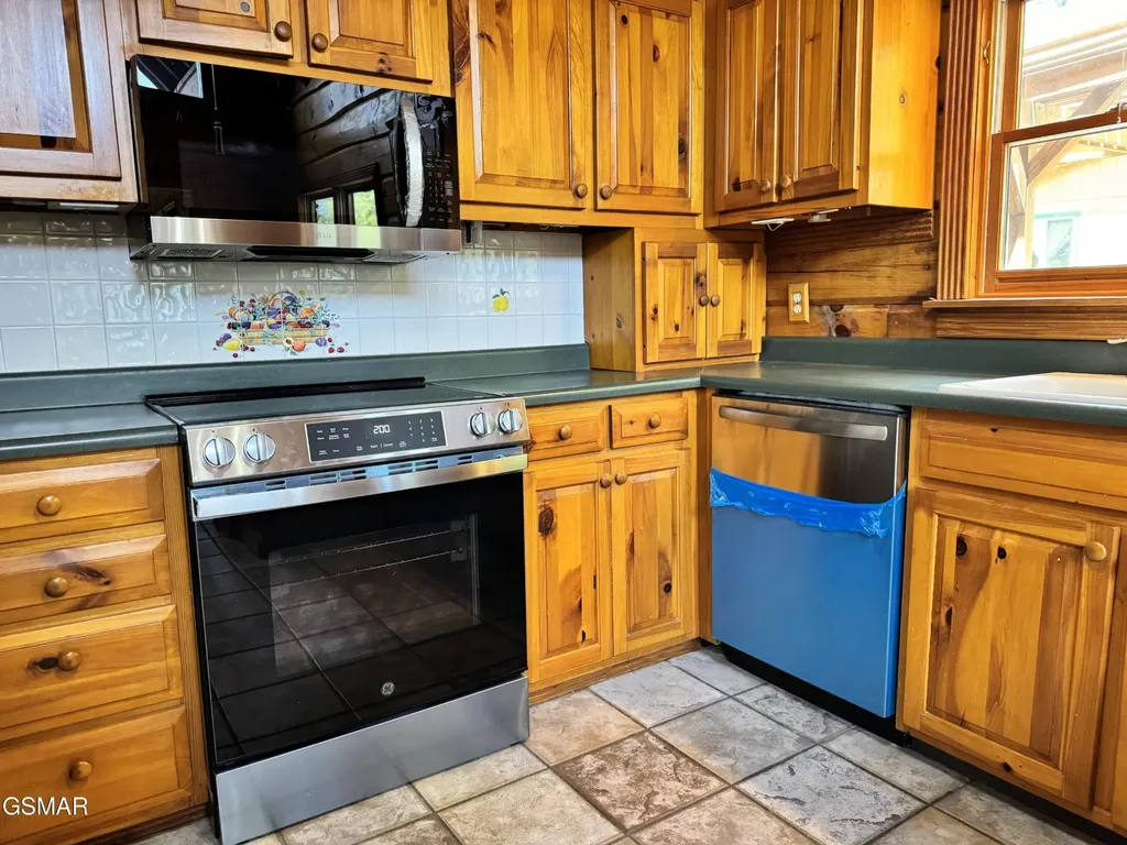 2452 Skyview Way Dandridge TN 37725