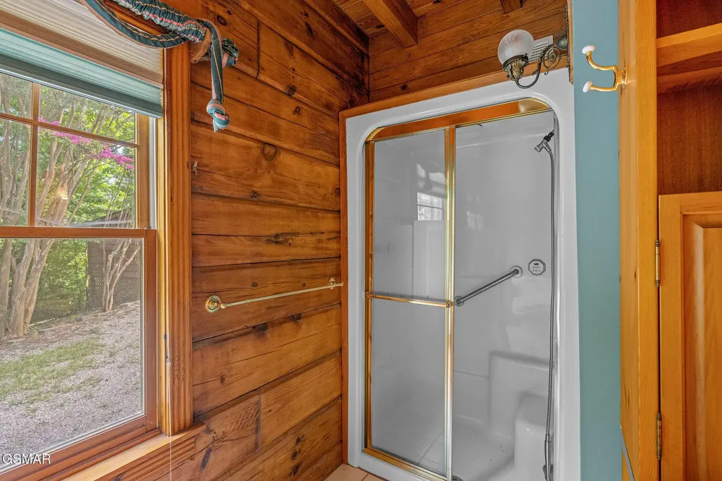 2452 Skyview Way Dandridge TN 37725