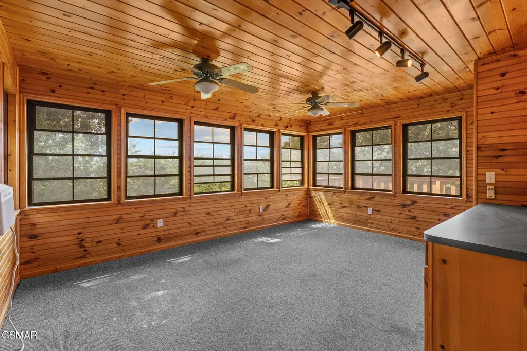 2452 Skyview Way Dandridge TN 37725