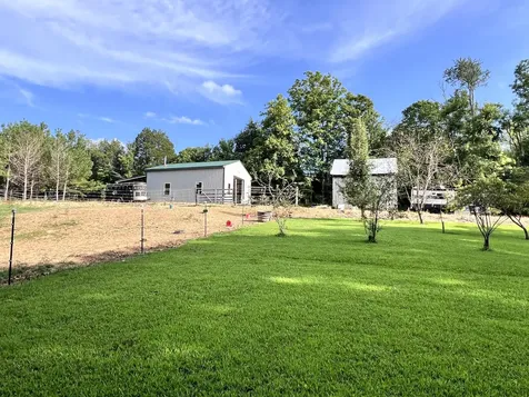 111 Gus Wallace Road Bumpus Mills TN 37028
