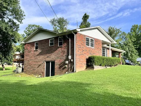111 Gus Wallace Road Bumpus Mills TN 37028