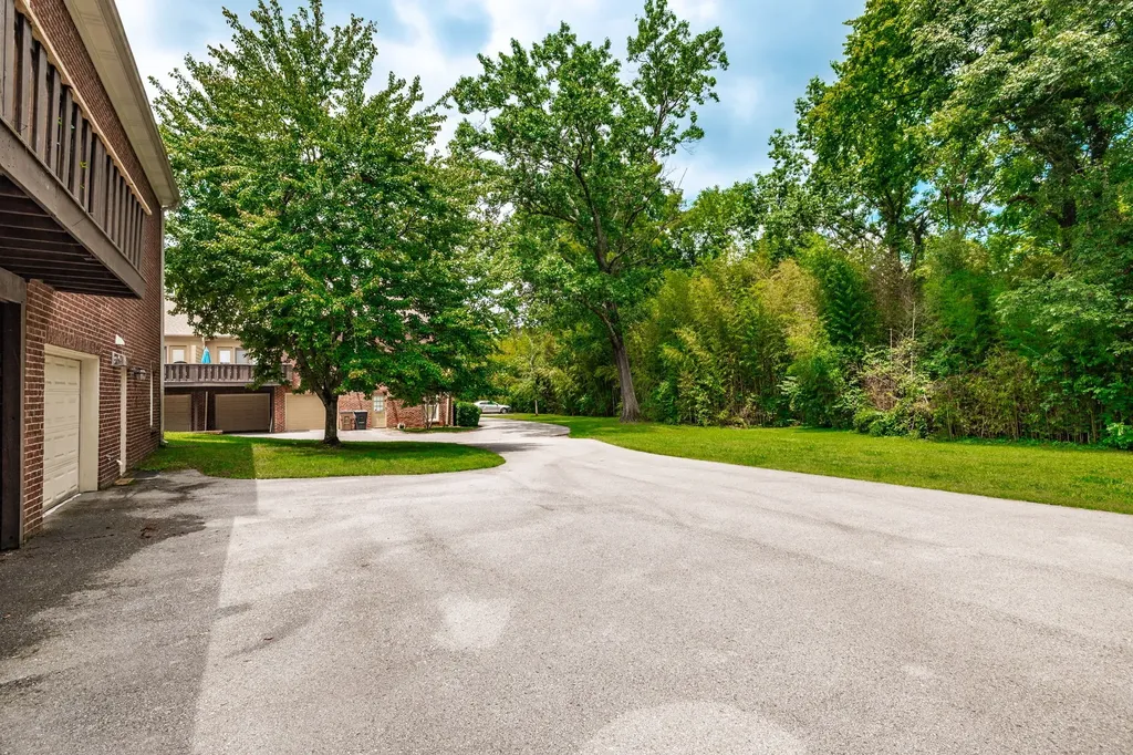 2224 Harding Place Nashville TN 37215