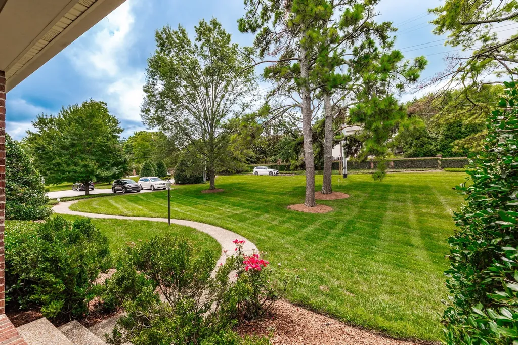 2224 Harding Place Nashville TN 37215