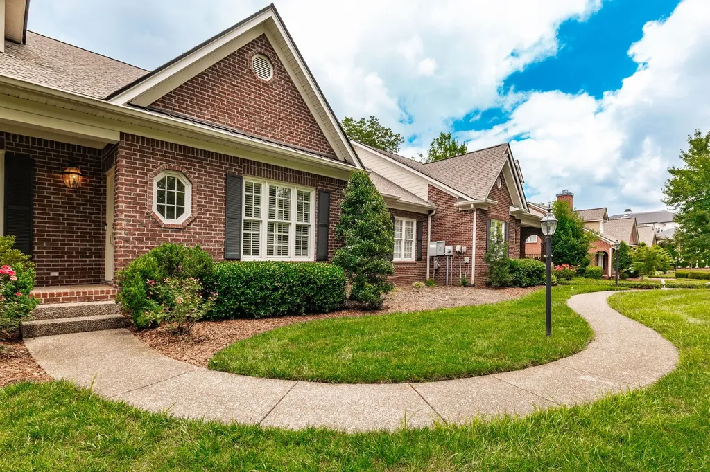 2224 Harding Place Nashville TN 37215