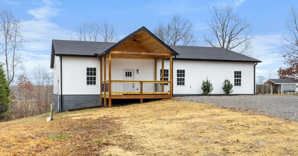 4251 Old Metal Road Palmyra TN 37142