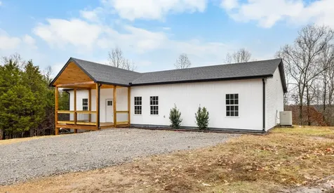 4251 Old Metal Road Palmyra TN 37142