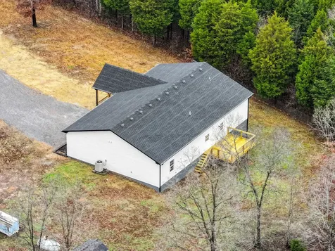 4251 Old Metal Road Palmyra TN 37142