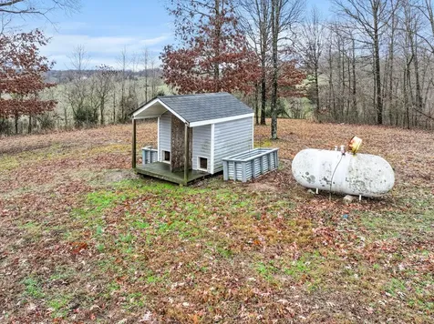 4251 Old Metal Road Palmyra TN 37142