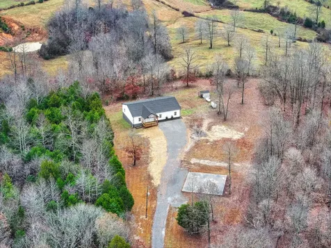 4251 Old Metal Road Palmyra TN 37142