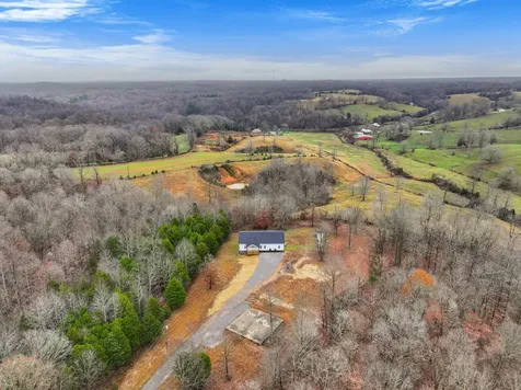 4251 Old Metal Road Palmyra TN 37142