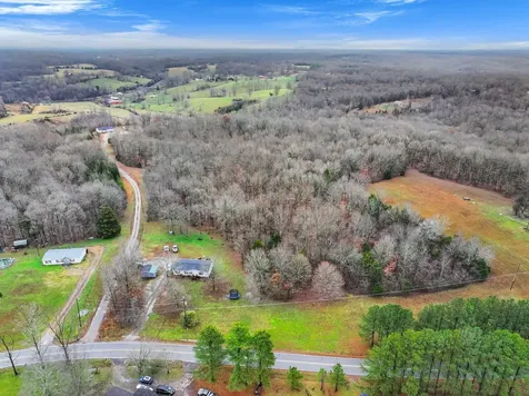 4251 Old Metal Road Palmyra TN 37142