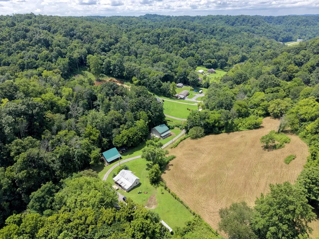 490 Ford Hollow Road Hartsville TN 37074
