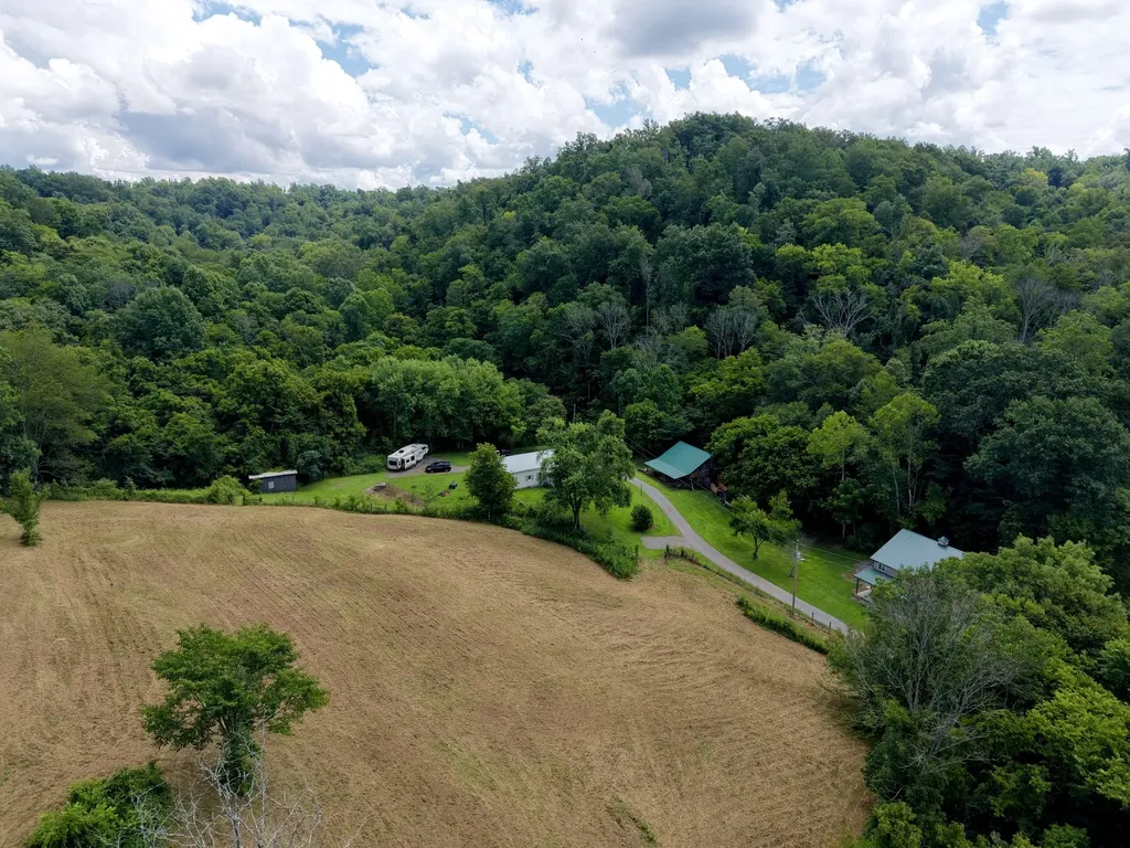 490 Ford Hollow Road Hartsville TN 37074