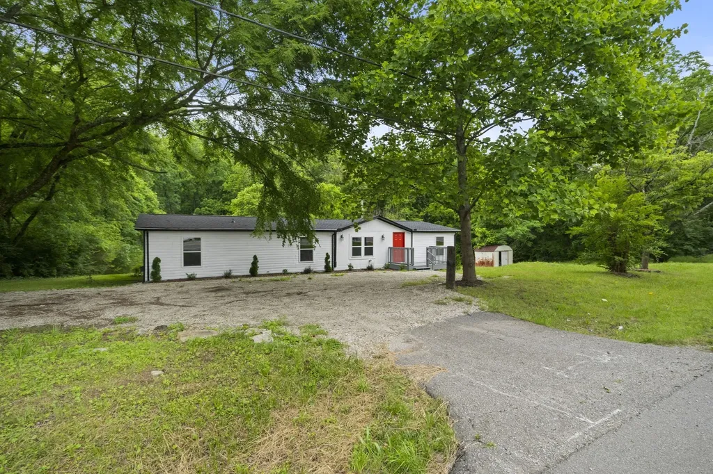 5733 Clarksville Pike Joelton TN 37080
