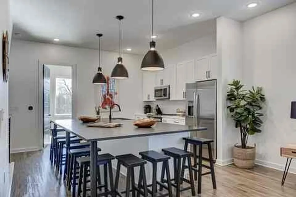 738 Douglas Avenue Nashville TN 37207