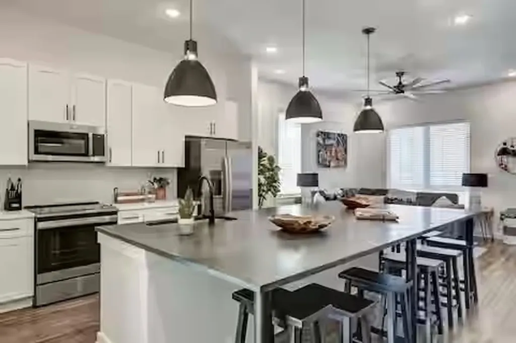 738 Douglas Avenue Nashville TN 37207
