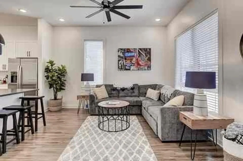 738 Douglas Avenue Nashville TN 37207
