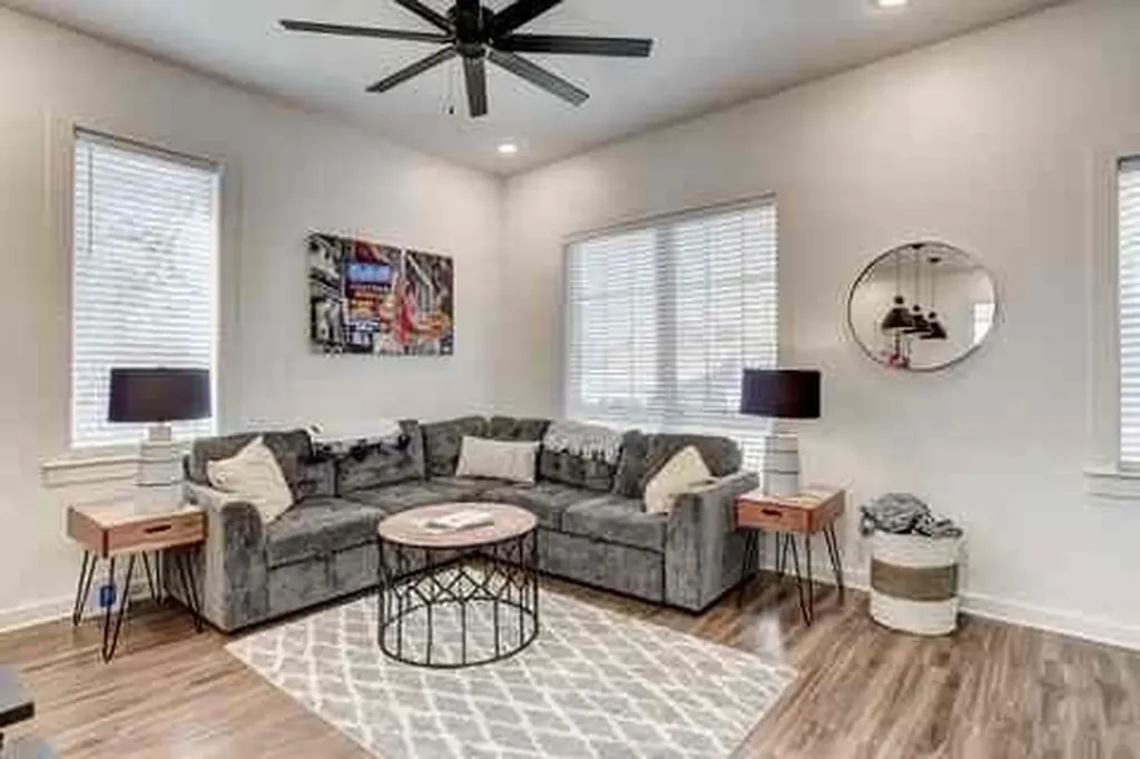 738 Douglas Avenue Nashville TN 37207