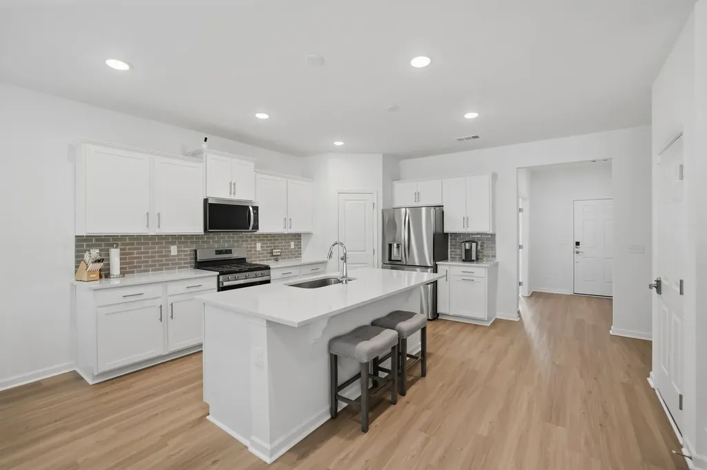 333 Brook Avenue White House TN 37188