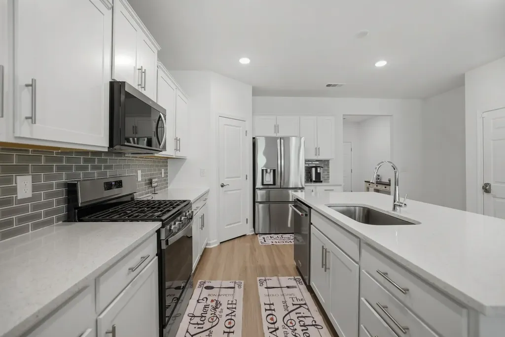 333 Brook Avenue White House TN 37188