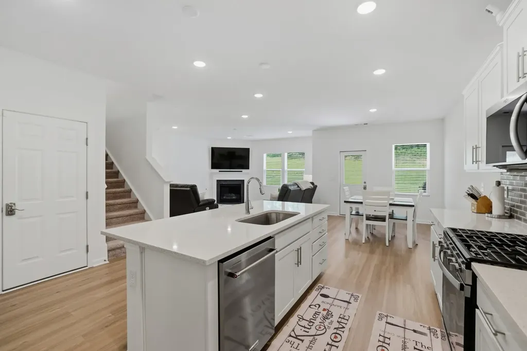 333 Brook Avenue White House TN 37188