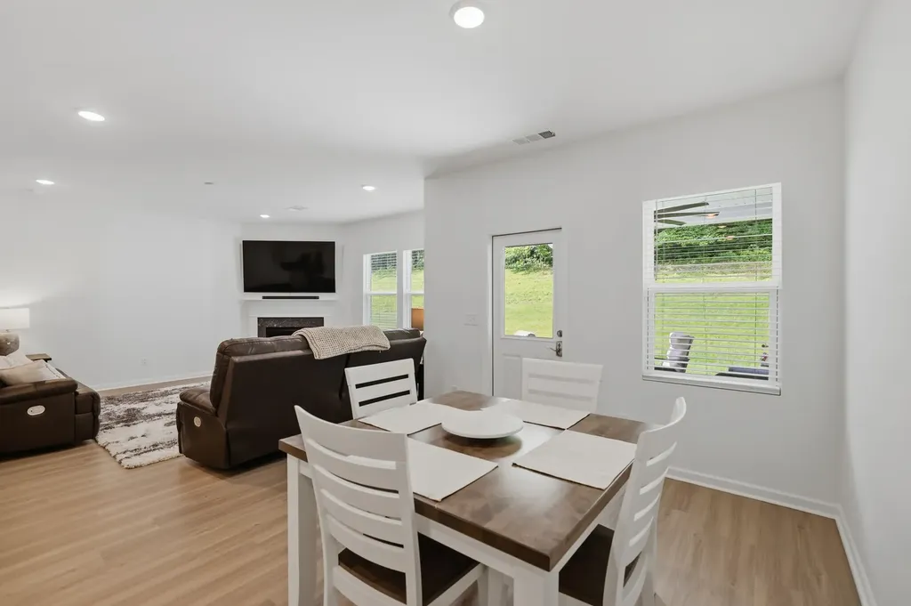 333 Brook Avenue White House TN 37188