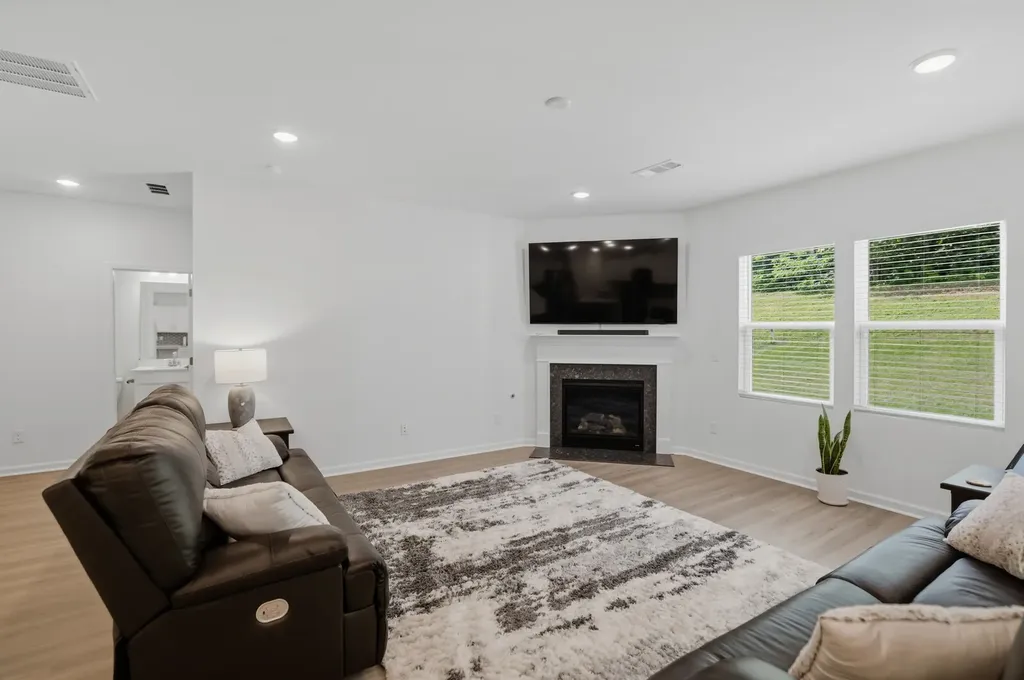 333 Brook Avenue White House TN 37188