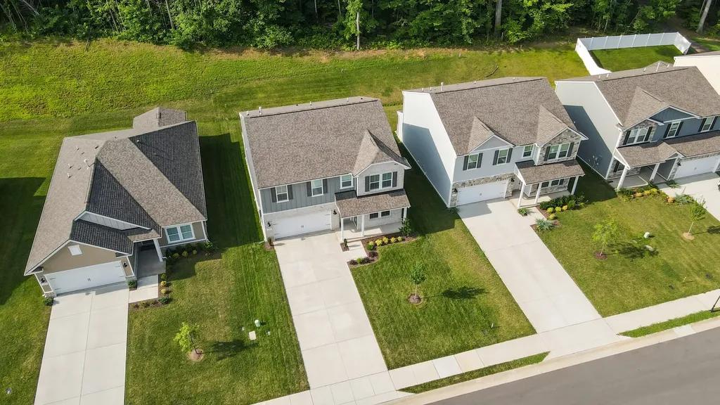 333 Brook Avenue White House TN 37188