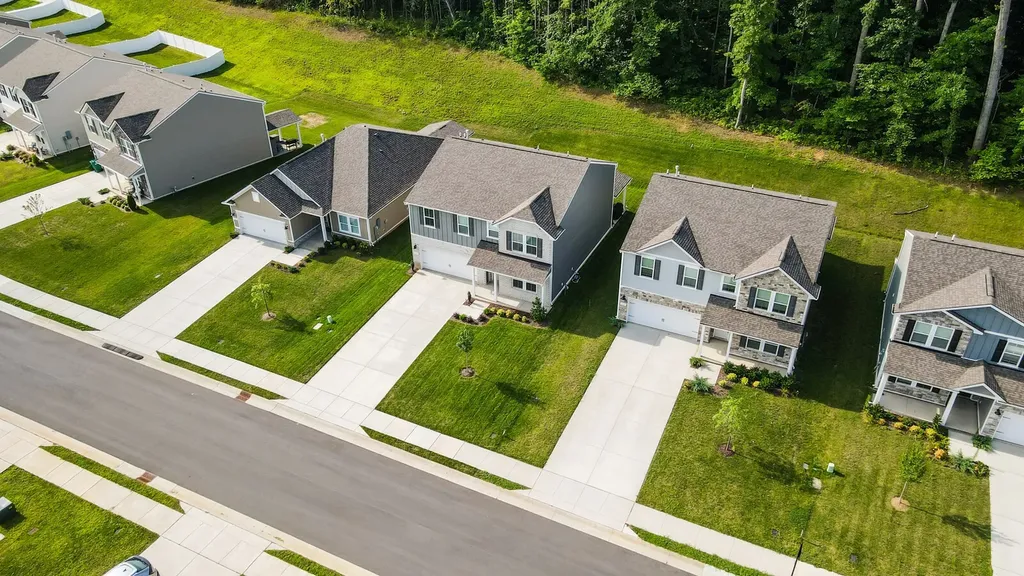 333 Brook Avenue White House TN 37188