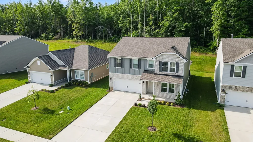 333 Brook Avenue White House TN 37188