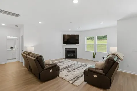 333 Brook Avenue White House TN 37188
