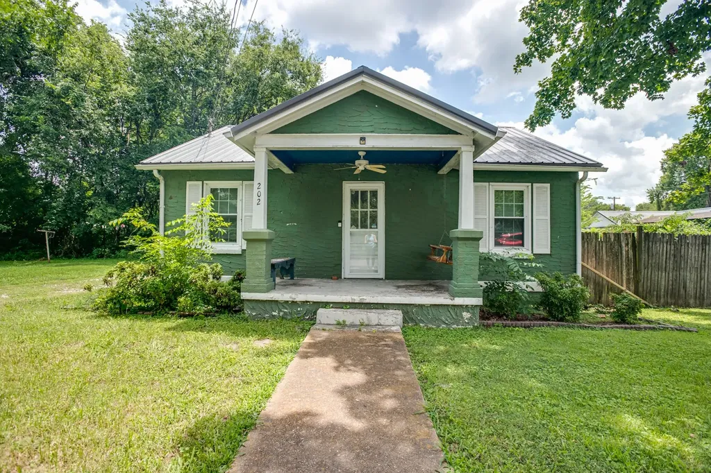 202 N Cherry Street Mount Pleasant TN 38474