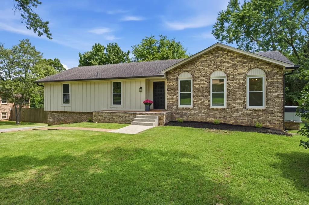 1025 Woodmont Drive Gallatin TN 37066