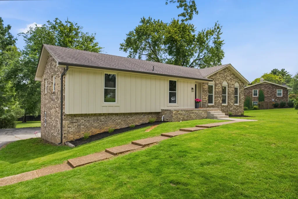 1025 Woodmont Drive Gallatin TN 37066