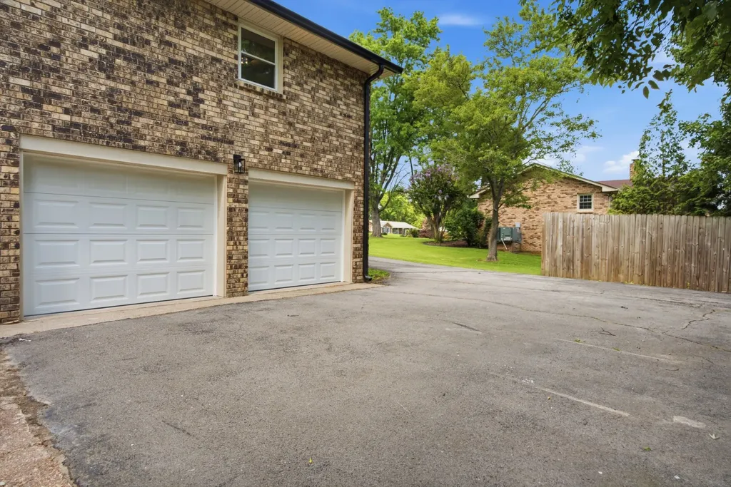 1025 Woodmont Drive Gallatin TN 37066