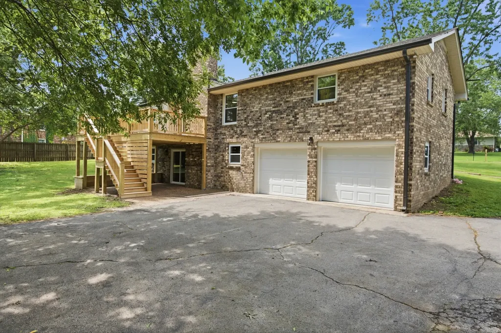 1025 Woodmont Drive Gallatin TN 37066