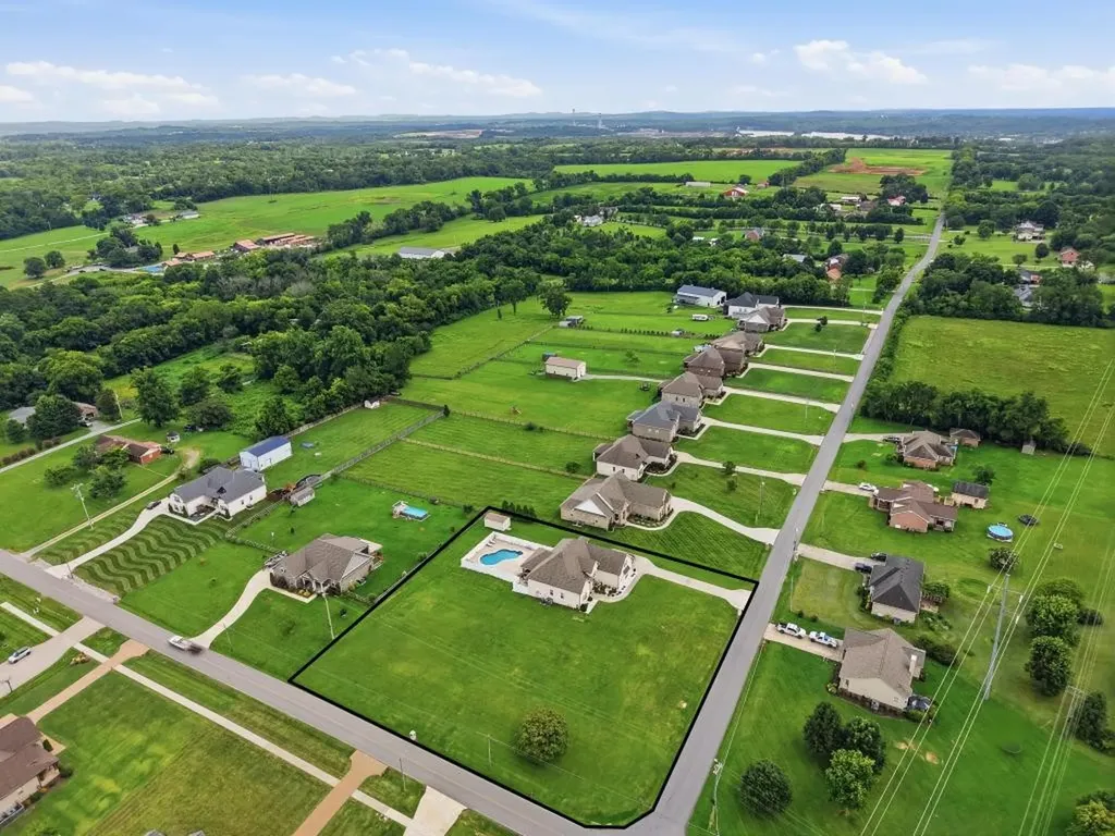 351 Drivers Lane Gallatin TN 37066