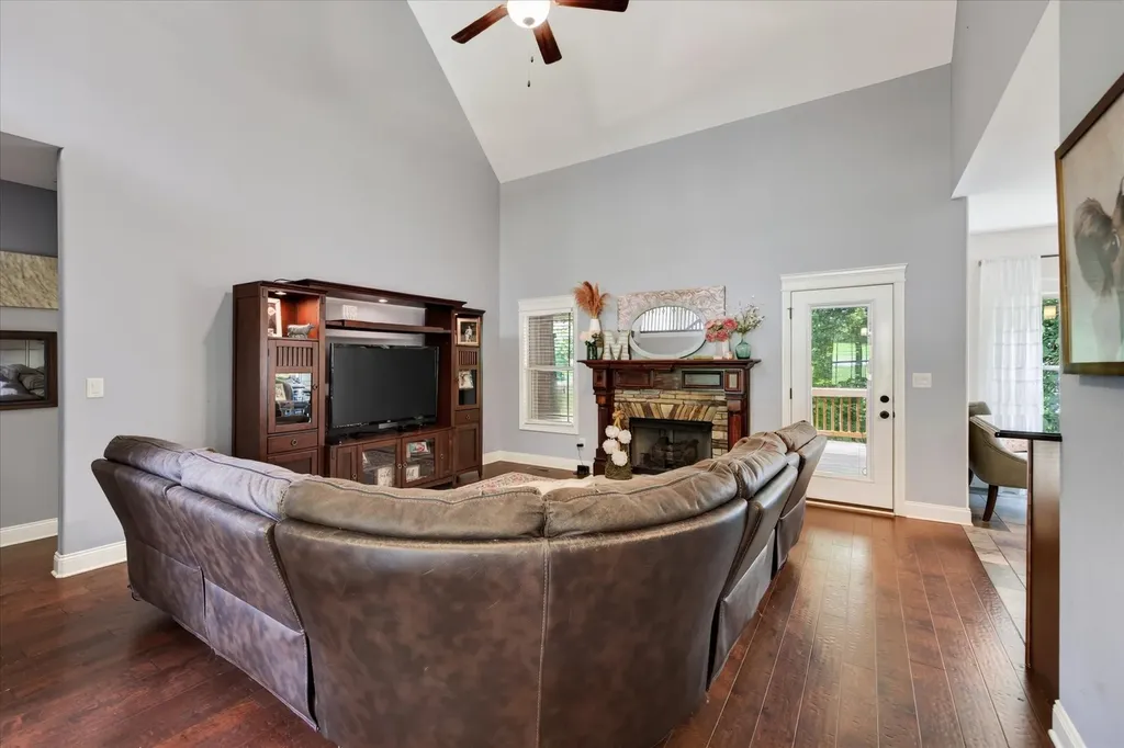 2380 Lock B Road, N Clarksville TN 37043