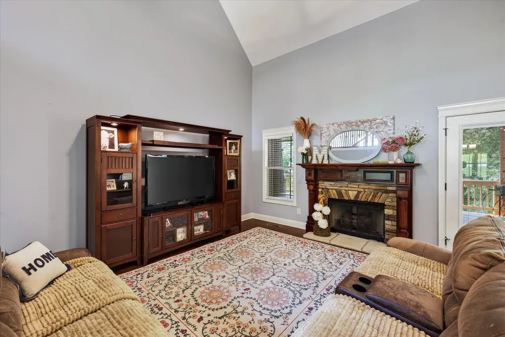 2380 Lock B Road, N Clarksville TN 37043
