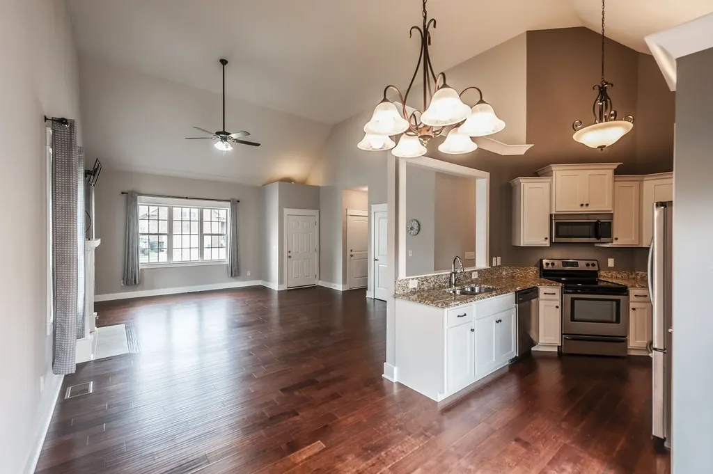 1040 Harper Dean Way Gallatin TN 37066