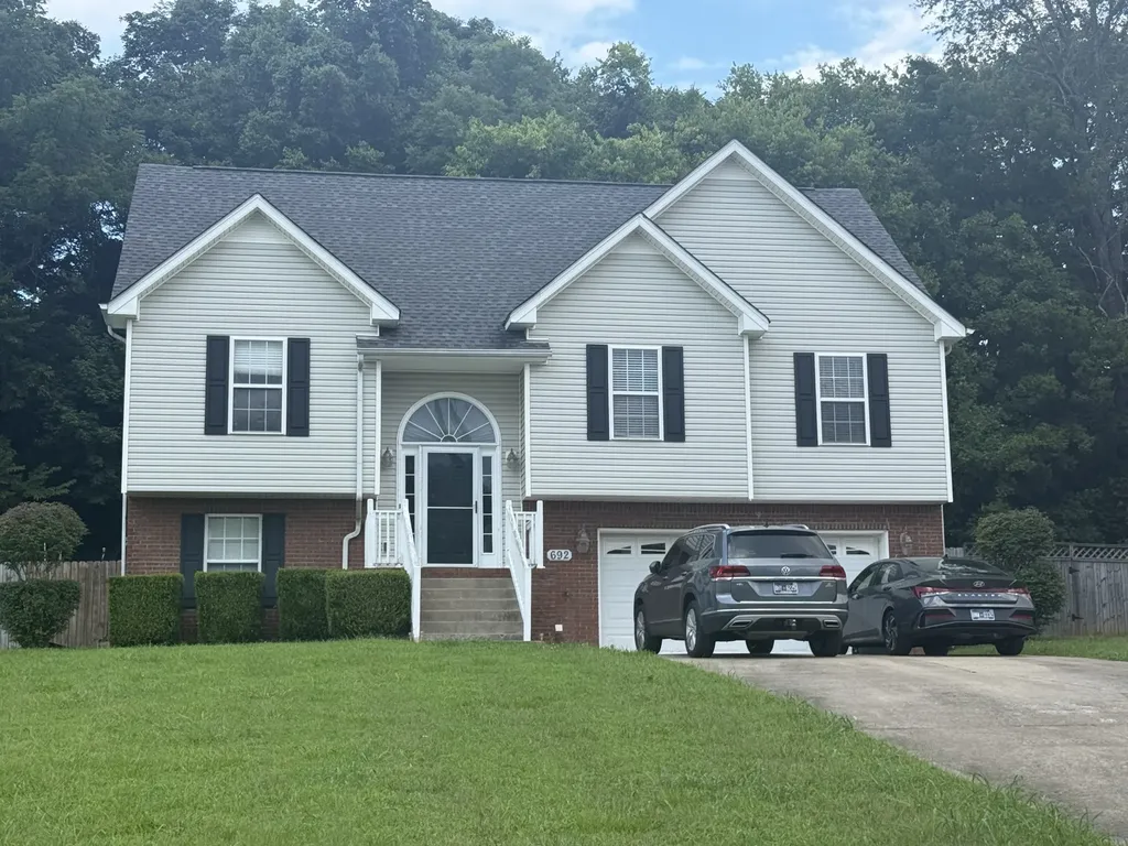 692 Winding Bluff Way Clarksville TN 37040