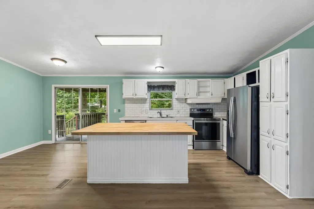 2145 Sowell Mill Pike Columbia TN 38401