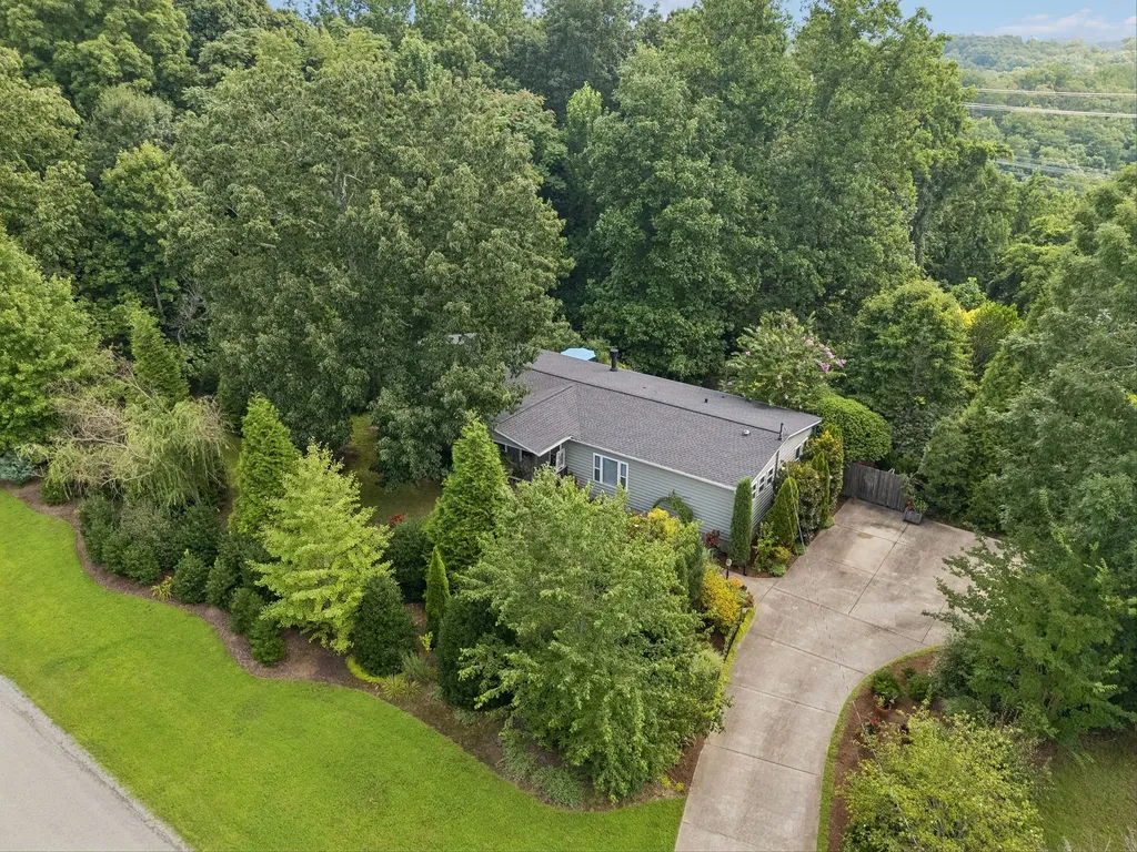 5499 Old Sams Creek Road Pegram TN 37143