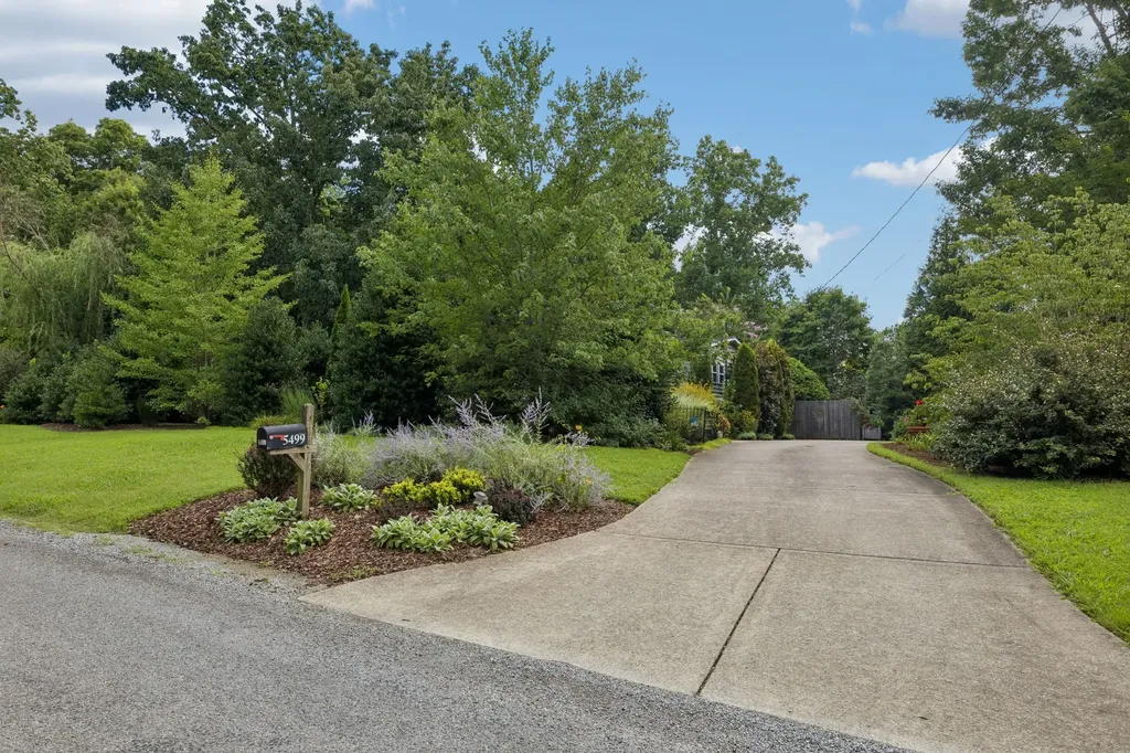 5499 Old Sams Creek Road Pegram TN 37143